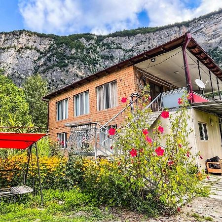 Guest House Oasis - Tvishi Exterior foto